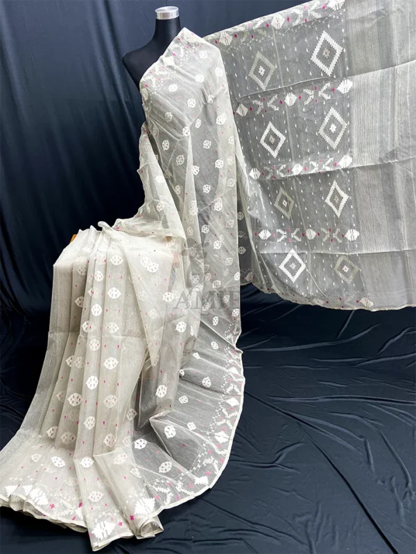 Pearl White Half-Silk Jamdani Saree: Handcrafted 80 Count