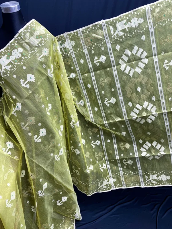 Olive Half-Silk Jamdani Saree: Handcrafted 84 Count