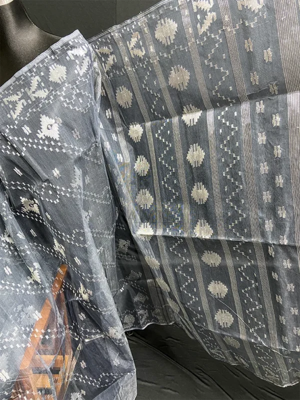 Oxford Gray Half-Silk Jamdani Saree: Handwoven 84 Count