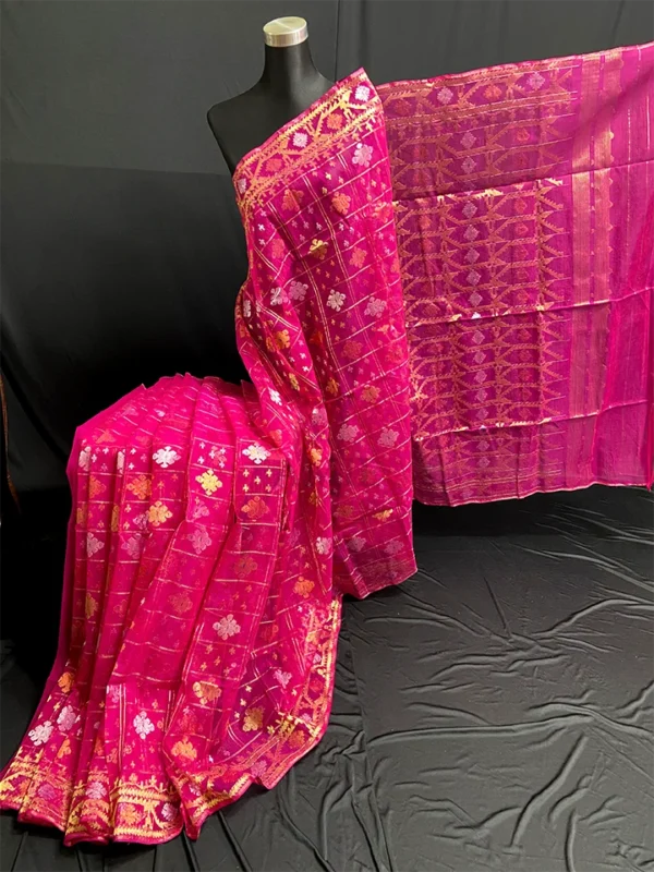 Magenta Half-Silk Jamdani Saree: Handcrafted 84 Count